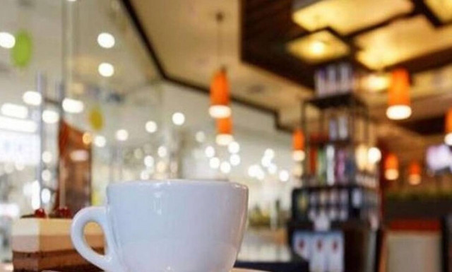 Κύπρος: Eπαναλειτουργούν εσωτερικοί χώροι εστίασης