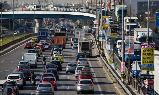 Κίνηση ΤΩΡΑ: Μποτιλιάρισμα χιλιομέτρων στον Κηφισό λόγω τροχαίου