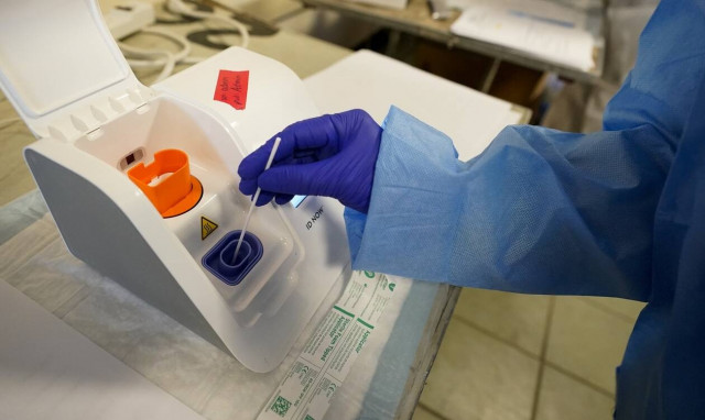 Koρονοϊός: Η αμερικανική FDA έδωσε άδεια επείγουσας χρήσης σε θεραπεία αντισωμάτων