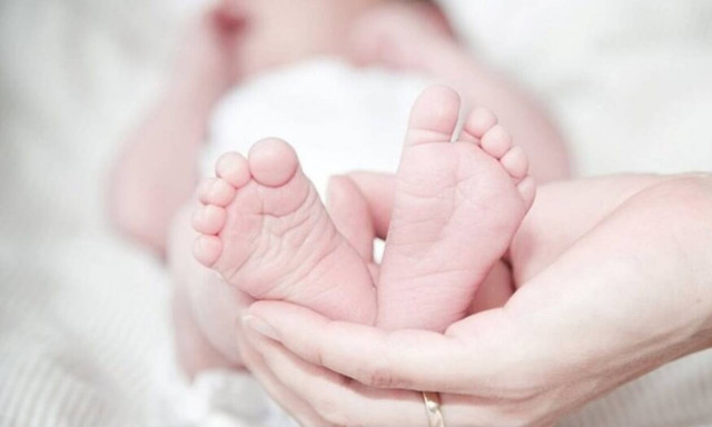 Επίδομα γέννας: Πότε θα πιστωθεί στους δικαιούχους