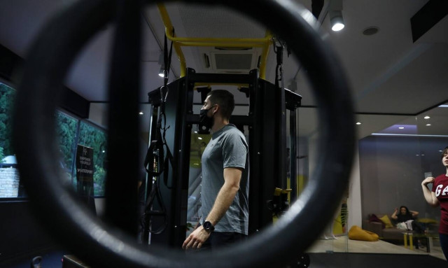 Άρση μέτρων: Τι αποφάσισαν οι ειδικοί για γυμναστήρια, δεξιώσεις, γάμους και λιανεμπόριο