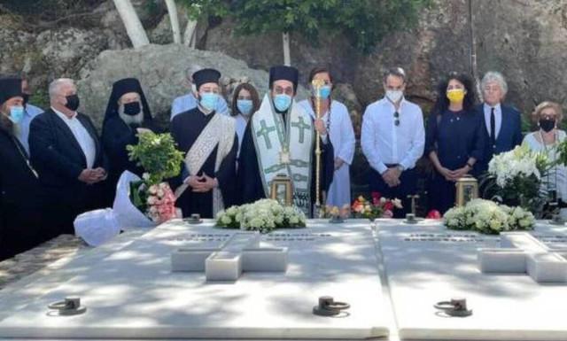 Premier and family attend memorial service for his father, Constantine Mitsotakis, on Crete