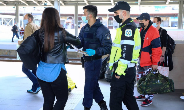 Κορονοϊός: «Βροχή» τα πρόστιμα κατά τους ελέγχους για την εφαρμογή των μέτρων προστασίας