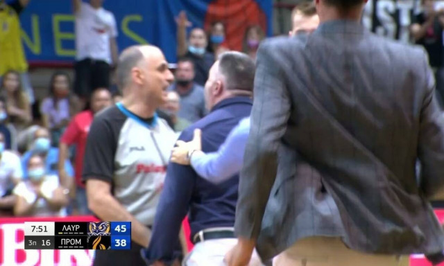 Χαμός στο Λαύριο – Προμηθέας: «Τρελάθηκε» ο Γιατράς, πρόσωπο με πρόσωπο με τον διαιτητή (video)