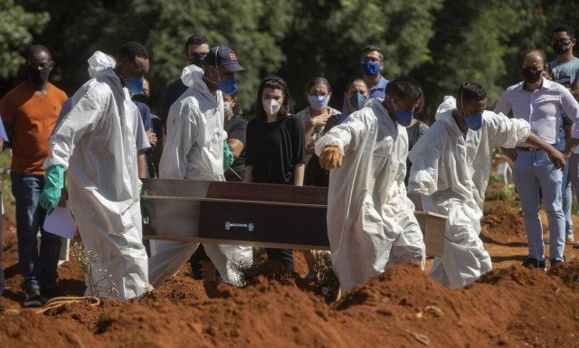 Ο κορονοϊός «γονατίζει» τη Βραζιλία: Πάνω από 460.000 οι θάνατοι - Σχεδόν 16,5 εκατ. τα κρούσματα