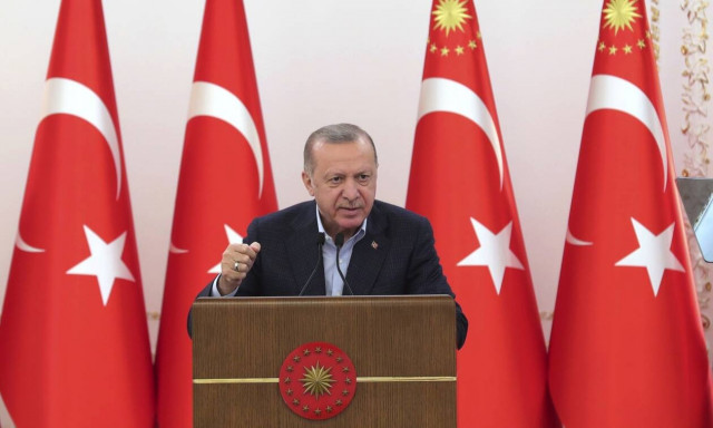 Σε τεντωμένο σχοινί...