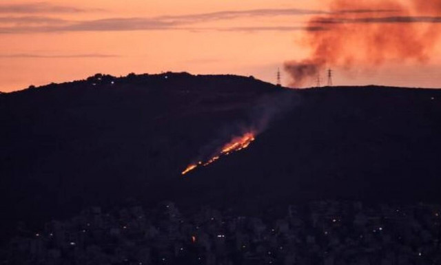 Φωτιά στη Νίκαια - Δεν απειλούνται σπίτια