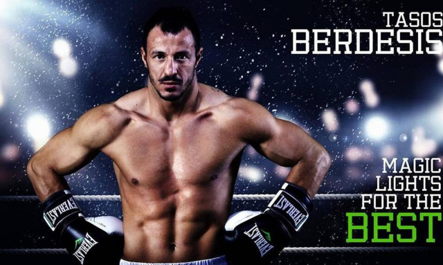 Τάσος Μπερδέσης: Στο πένθος βυθίστηκε το σπίτι του δολοφονημένου πυγμάχου στην Πάτρα