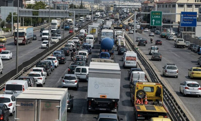 Κίνηση ΤΩΡΑ: Μποτιλιάρισμα χιλιομέτρων στον Κηφισό - Δείτε χάρτη