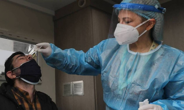 Τζανάκης στο Newsbomb.gr: Πάνω από 2.000 τα κρούσματα την Τρίτη – Πότε θα πέσουμε στα 1.000