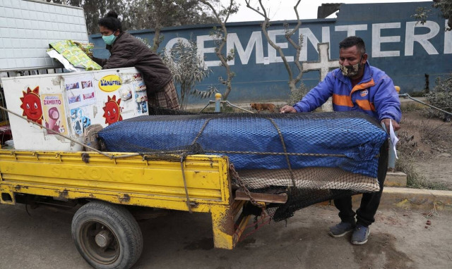 Covid-19: Τριπλάσιοι από ό,τι πιστευόταν οι θάνατοι στο Περού- Πάνω από 180.000 οι νεκροί