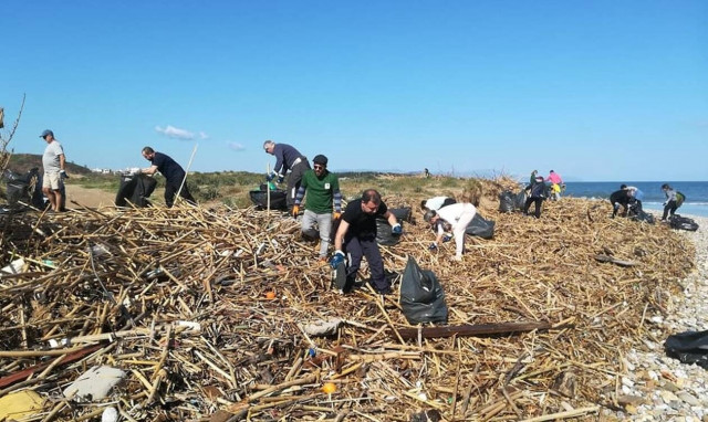 Αυτή είναι η πιο «βρώμικη» παραλία στην Ελλάδα!