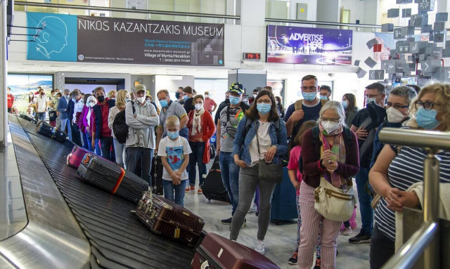 Χατζηχριστοδούλου στο Newsbomb.gr: Ο τουρισμός δεν ανοίγει ανεξέλεγκτα - Πότε θα βγάλουμε τη μάσκα;