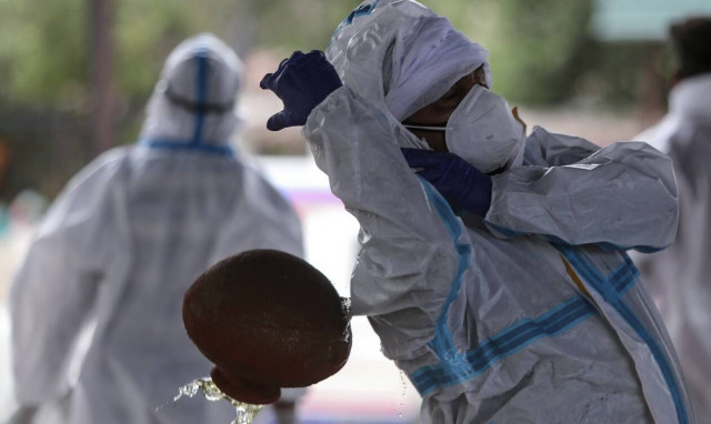 Ινδία- Covid-19: Πάνω από 3.200 θάνατοι και 133.000 νέα κρούσματα σε 24 ώρες