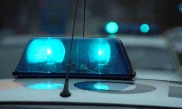 Χειροπέδες σε γυναίκα μουσικό του δρόμου στη Ρόδο