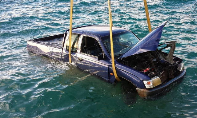 Λιμάνι πτώση αυτοκίνητο