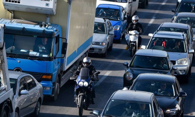 Κίνηση ΤΩΡΑ: Πού έχει μποτιλιάρισμα – Ποιους δρόμους να αποφύγετε – Δείτε χάρτη