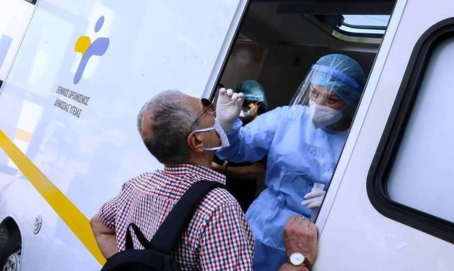 Greece registers 1,112 new coronavirus infections on Friday, 34 deaths; 445 in ICUs nationally