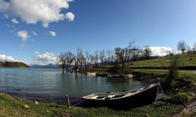 Καιρός τώρα: Καλοκαιρινή η Παρασκευή - Πού θα φτάσει τους 30 βαθμούς η θερμοκρασία