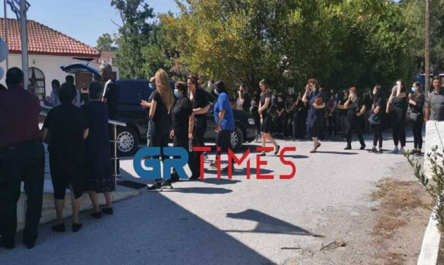 Νέα Μάλγαρα: Θρήνος στην κηδεία του βρέφους - «Πού είναι το αγοράκι μου»