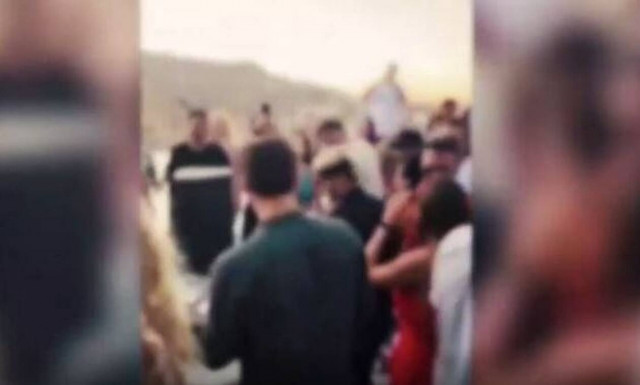 Ποδοσφαιριστής της Μπαρτσελόνα σε κορονοπάρτι σε βίλα της Μυκόνου (video)