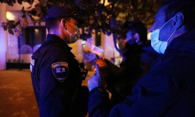 Άρση μέτρων: Οι ημερομηνίες «κλειδιά» για μουσική στα μαγαζιά και την νυχτερινή απαγόρευση