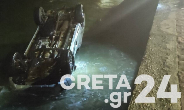 Ηράκλειο: Αυτοκίνητο «βούτηξε» στη θάλασσα