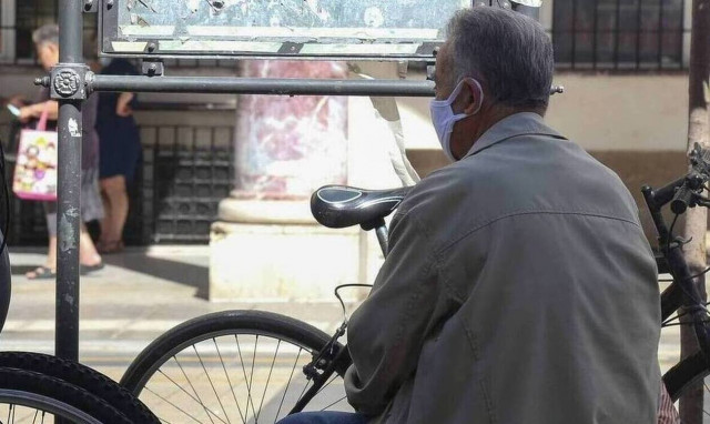 Συντάξεις: Αυξήσεις έως 451 ευρώ - Ποιοι και πότε θα τις πάρουν (ΠΙΝΑΚΕΣ)