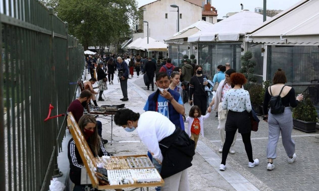 Έκτακτη συνεδρίαση των λοιμωξιολόγων την Τετάρτη - Επί τάπητος δεξιώσεις και μουσική στην εστίαση