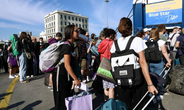 Τουρισμός: Τι αλλάζει από σήμερα για τους τουρίστες - Τι ισχύει για υποχρεωτικά τεστ και καραντίνα