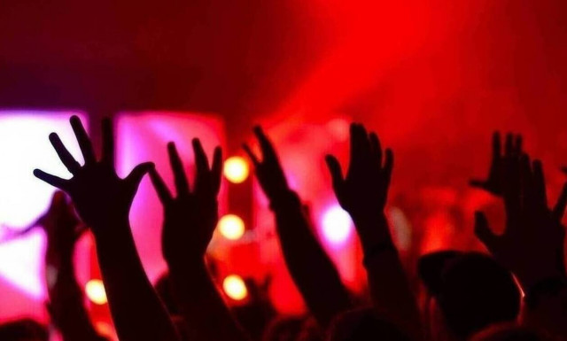 «Πονοκέφαλος» τα κορονοπάρτι σε όλη την Ελλάδα - Αύξηση κίνησης 25% κατά την απαγόρευση κυκλοφορίας