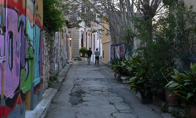 Άρση lockdown: Το χρονοδιάγραμμα για απαγόρευση κυκλοφορίας, δεξιώσεις, μουσική και προνόμια