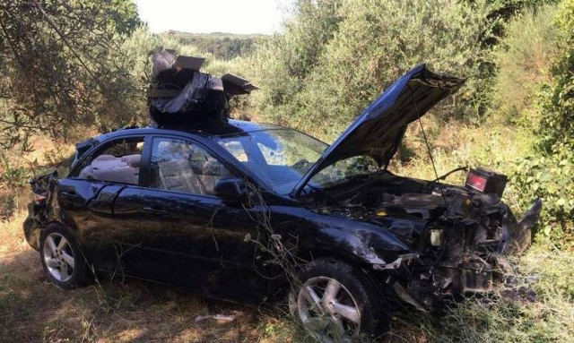 Μεσσηνία: Αυτοκίνητο έπεσε σε γκρεμό - Έσκισαν την οροφή για να απεγκλωβίσουν τους επιβάτες