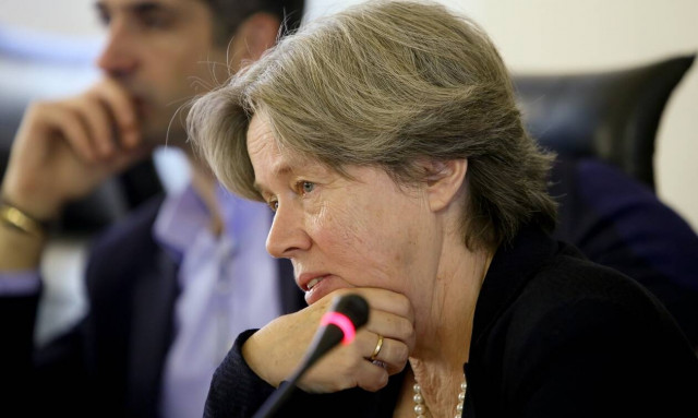 Υπέρ του εμβολιασμού στα παιδιά η Λινού (video)