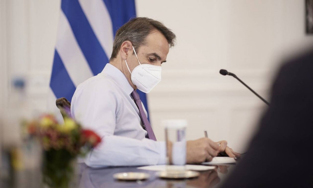 Μητσοτάκης: Βγαίνει μπροστά για να πειστούν οι απρόθυμοι – H υποχρεωτικότητα και τα προνόμια