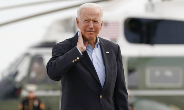 Τζο Μπάιντεν: Απρόοπτα με… τζιτζίκια λίγο πριν από την αναχώρησή του για την Ευρώπη (vid)