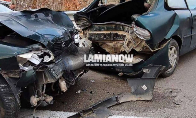 Λαμία: Σφοδρή σύγκρουση τριών οχημάτων σε διασταύρωση