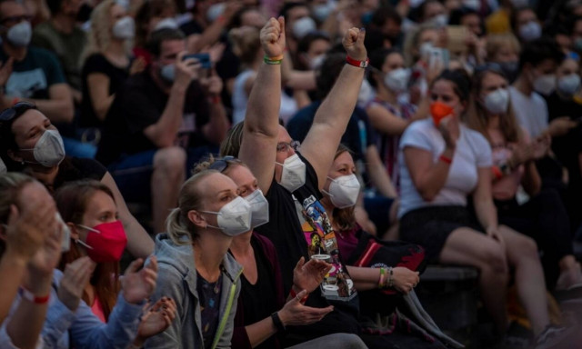 Συναυλίες σε κλειστούς χώρους με rapid-test: Τι έδειξε μελέτη για την ασφάλεια του κοινού