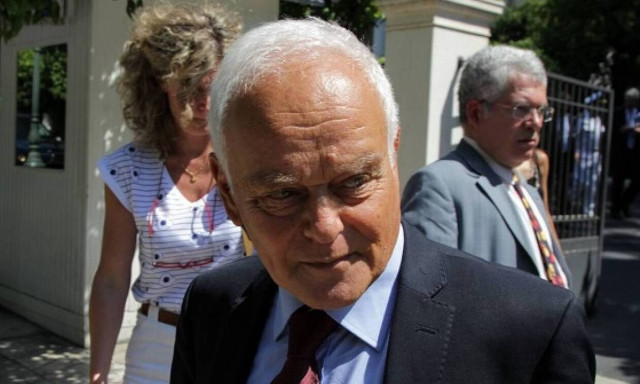 Μανιτάκης: Συνταγματική η απαγόρευση εισόδου ανεμβολίαστων εργαζομένων σε χώρους εργασίας