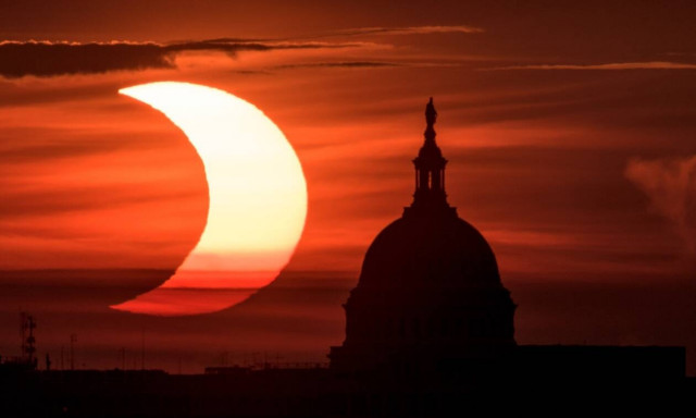 To «δαχτυλίδι της φωτιάς»: Εικόνες από την πρώτη ηλιακή έκλειψη του 2021