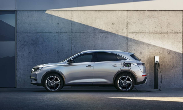 Νέα Plug-in υβριδική έκδοση του DS 7 Crossback e-Tense 225!