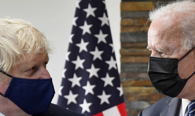 Συνάντηση Μπάιντεν-Τζόνσον: Με...πάνες και αστεία «ξαναγράφουν» τη Χάρτα του Ατλαντκού