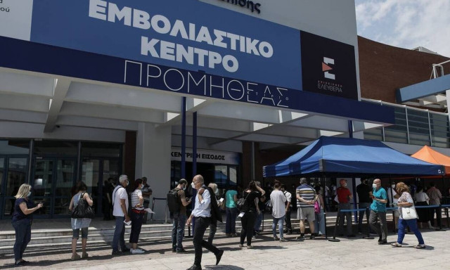 Τζανάκης στο Newsbomb.gr: Υποχρεωτικοί εμβολιασμοί – Ποιοι πρέπει να μπουν στο παιχνίδι