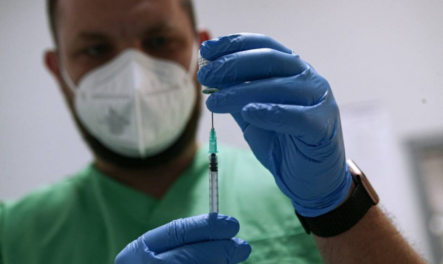 Χρυσόγονος: Νόμιμο να τεθεί σε αργία εργαζόμενος που αρνείται τον εμβολιασμό