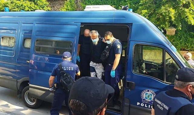 Κοζάνη: «Δολοφόνε, κτήνος» - Οργή για τον 45χρονο που επιτέθηκε με τσεκούρι στη ΔΟΥ