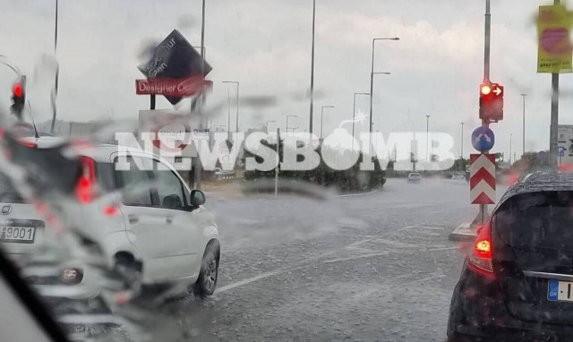 Καιρός ΤΩΡΑ: «Σκοτείνιασε» ξανά στην Αθήνα - Προσοχή τις επόμενες ώρες - Έκτη μέρα καταιγίδων