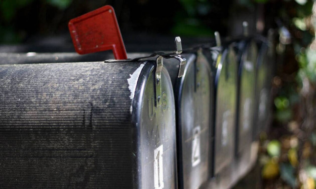 Απίστευτα πράγματα: Μπήκε στο ταχυδρομείο και «πάγωσε» με αυτό που είδε (video+photos)