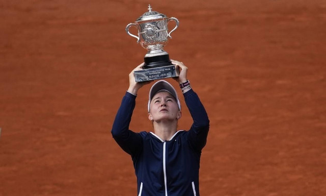 Roland Garros: Απέκλεισε τη Σάκκαρη και το σήκωσε η Κρεϊτσίκοβα! (videos)