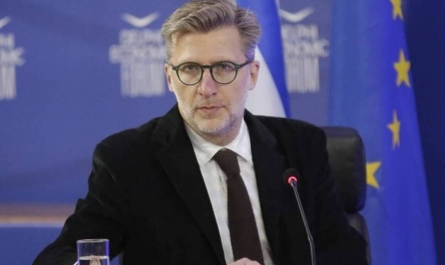 Vaccinated citizens exempted from mandatory self-tests as of July 1, says Skertsos