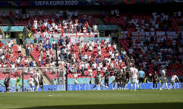 Euro 2020: Χαροπαλεύει οπαδός που έπεσε από τις εξέδρες του «Wembley»